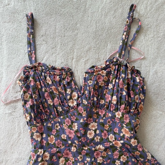 Altar’d State Mini Floral Romper - Picture 3 of 6